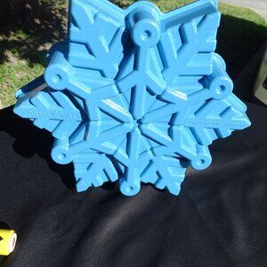 Nordic Ware Snowflake Pull Apart Pan